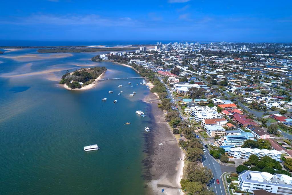 2/107 Bradman Ave, Maroochydore, QLD 4558