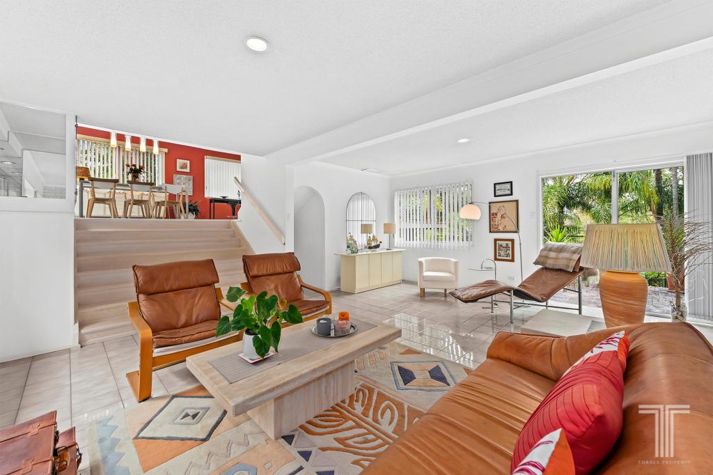 10 Baloo St, Holland Park West, QLD 4121