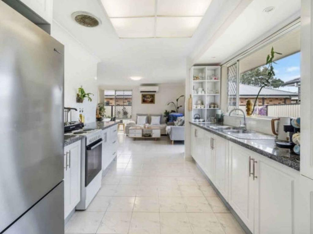 80 Meadows Rd, Mount Pritchard, NSW 2170