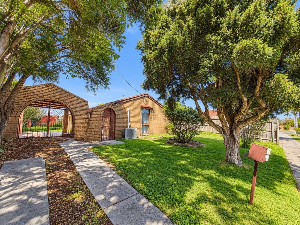 2 BUSHLAND AVE, CLARINDA, VIC 3169
