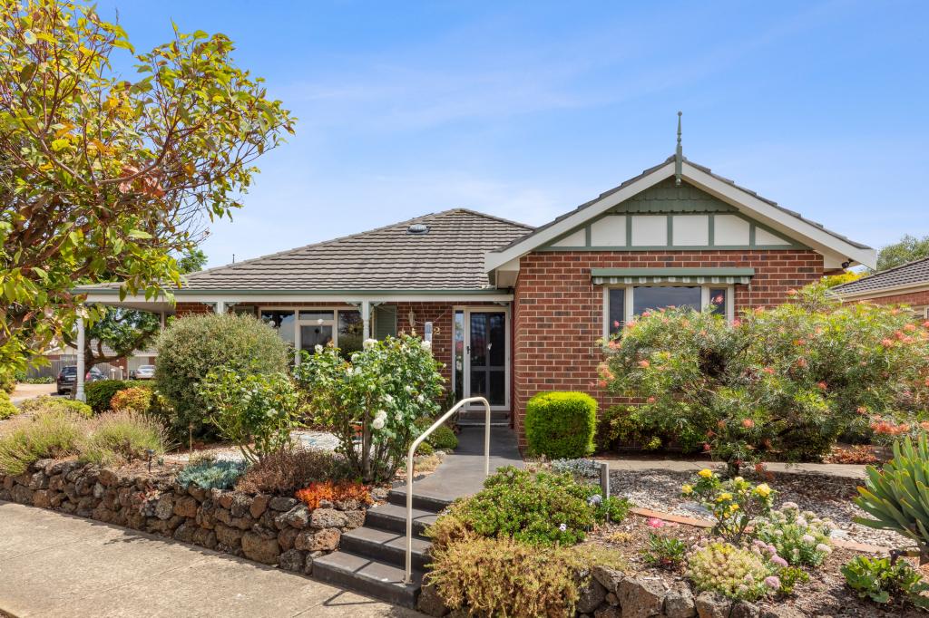 32 Parkwood Dr, Highton, VIC 3216