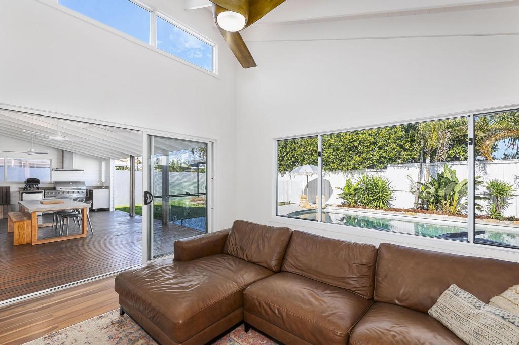 4 Blackwood Pl, Palm Beach, QLD 4221
