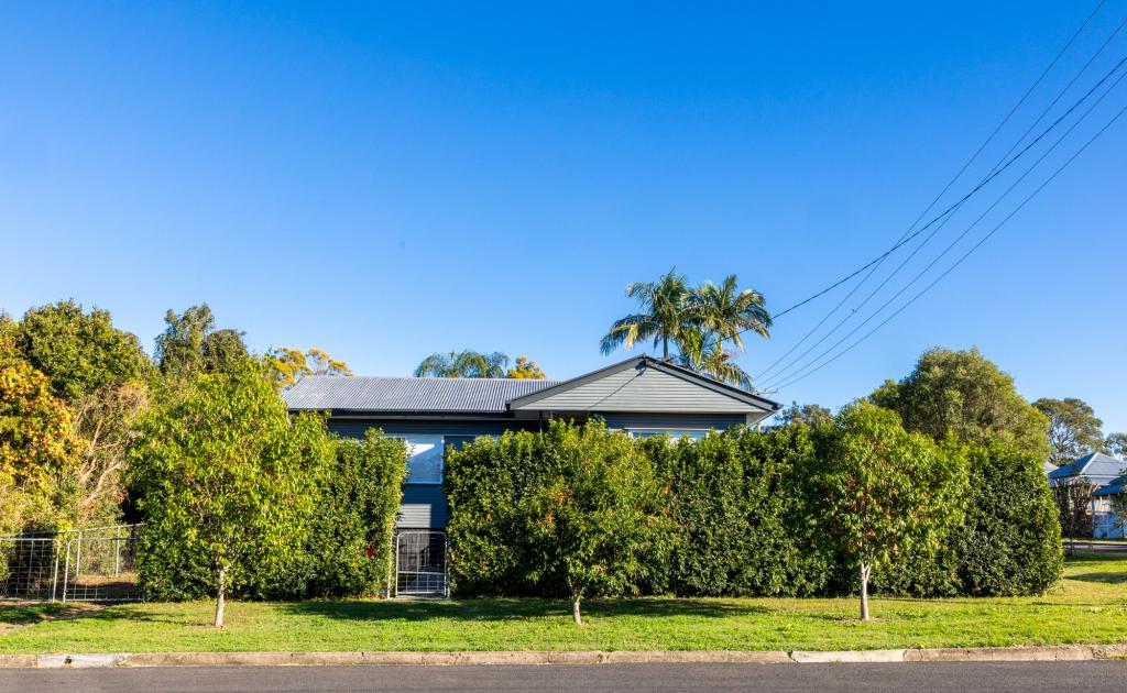 14 Pelican St, North Ipswich, QLD 4305