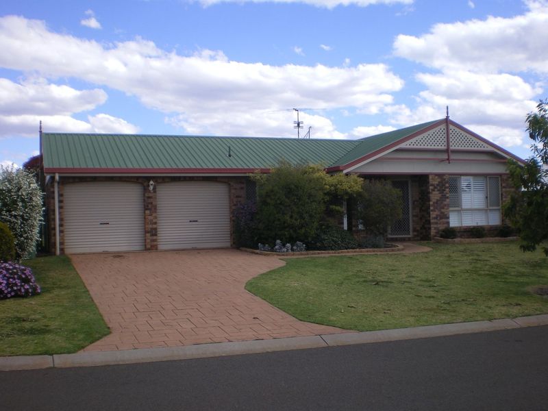 8 Connole Ct, Kearneys Spring, QLD 4350