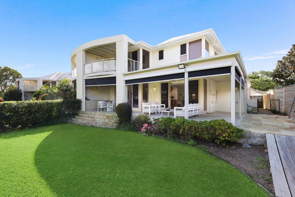 5112 Chalons Field Ave, Benowa, QLD 4217