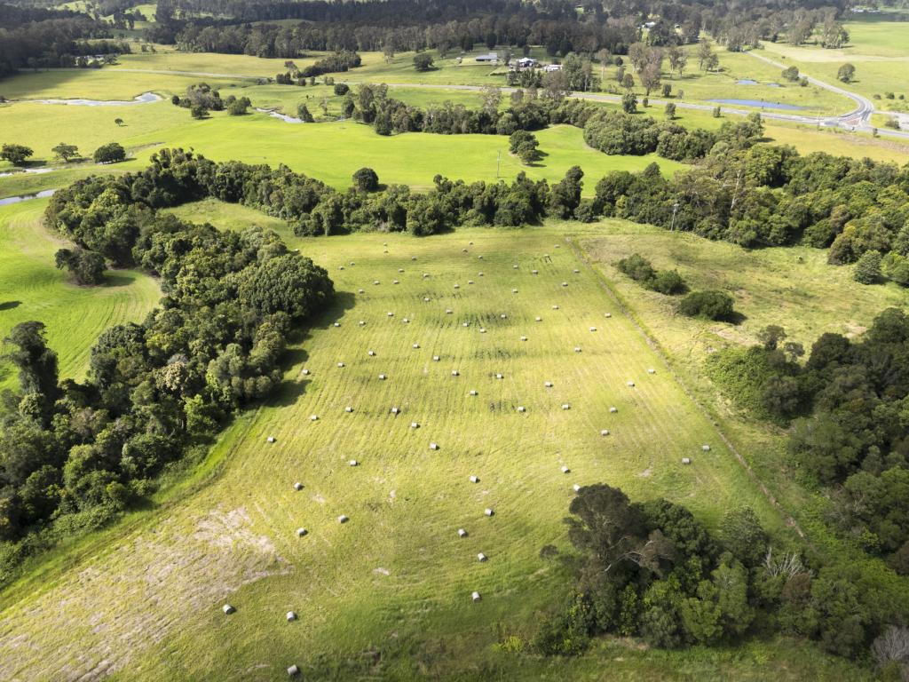 2433 Old Bruce Hwy, Coles Creek, QLD 4570
