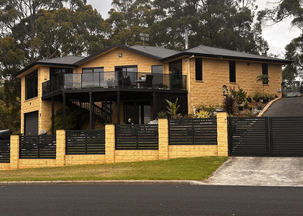 2a Pelissier St, Somerset, TAS 7322