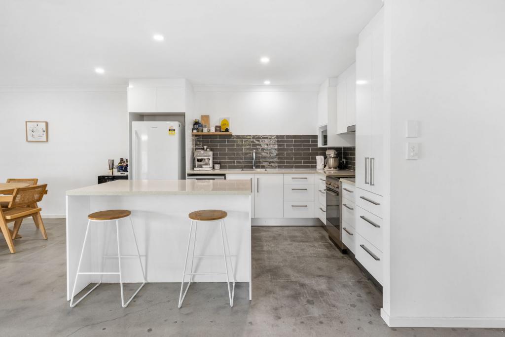 2/4 WAGTAIL CT, BURLEIGH WATERS, QLD 4220