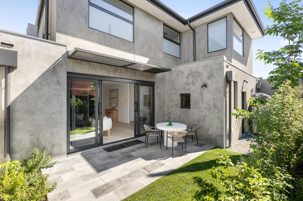 2/9 WILMOT ST, MALVERN EAST, VIC 3145