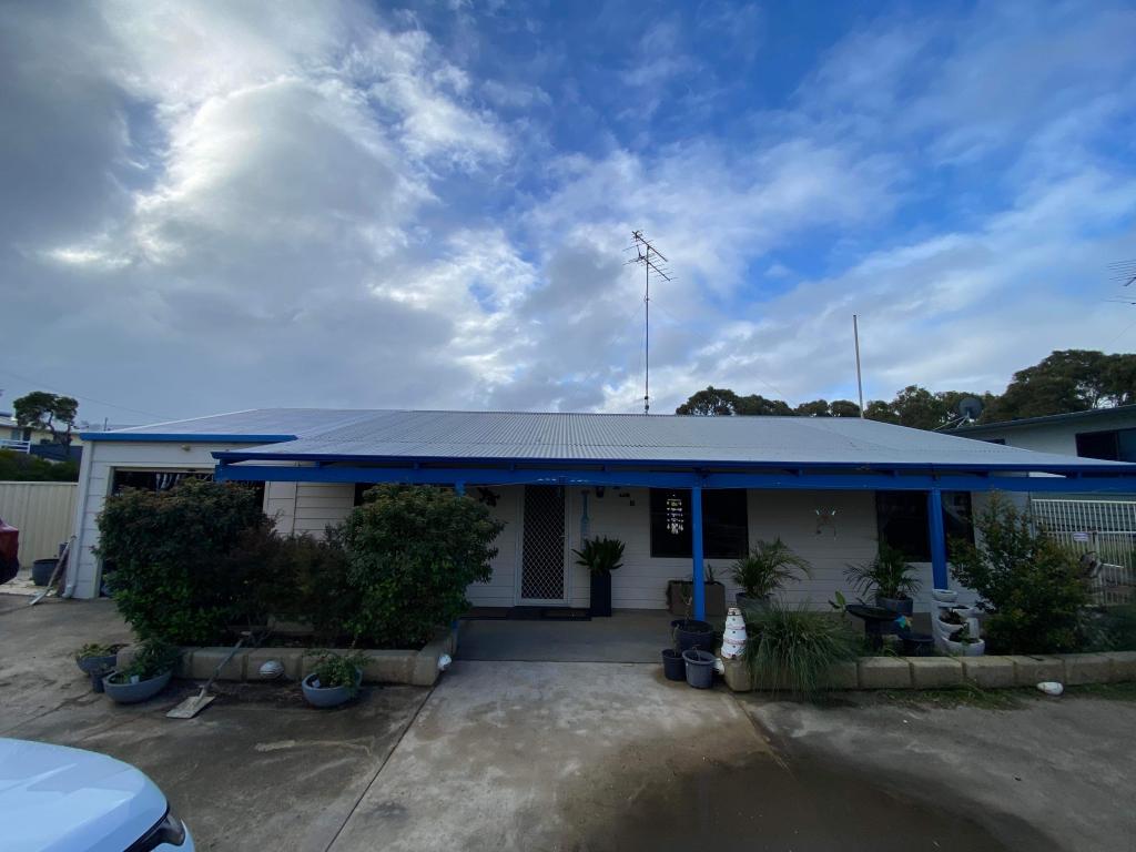 10 Southern Rd, Preston Beach, WA 6215