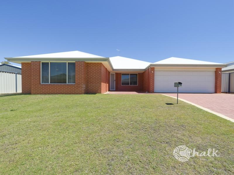 30 Oakwood Gte, Meadow Springs, WA 6210