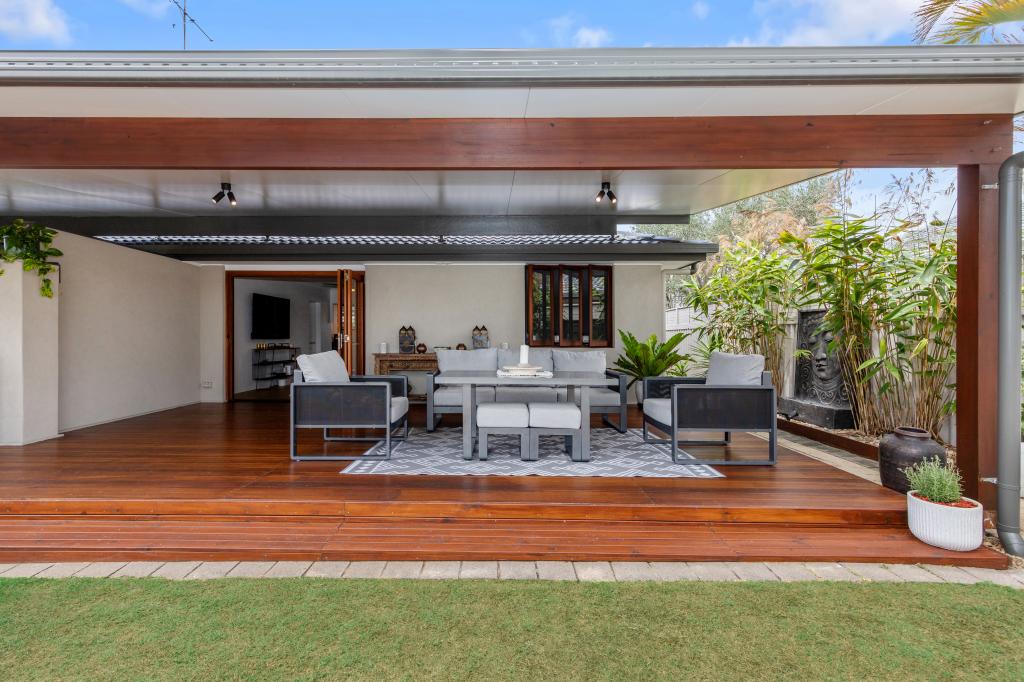 2/8 Cantwell Ct, Miami, QLD 4220