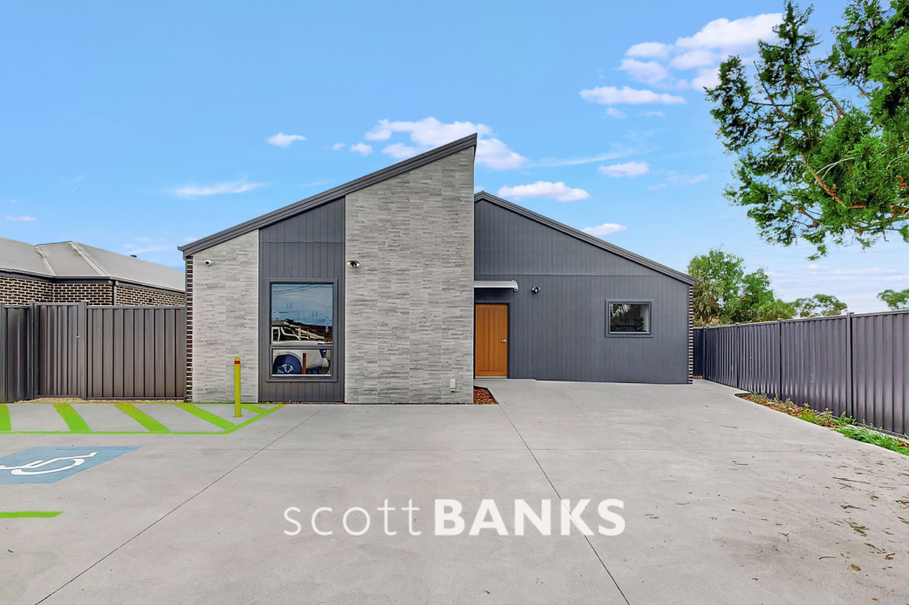 4/13 Raymond St, Melton South, VIC 3338