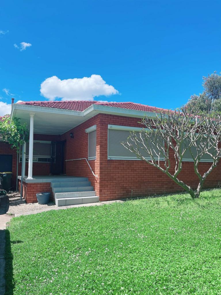 8 Barrie Pl, Leumeah, NSW 2560