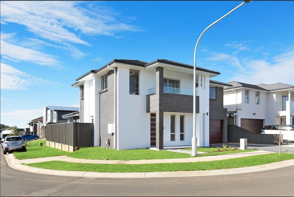 17a Silverton St, Gregory Hills, NSW 2557