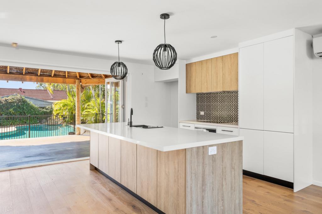 21 Dabchick Dr, Burleigh Waters, QLD 4220