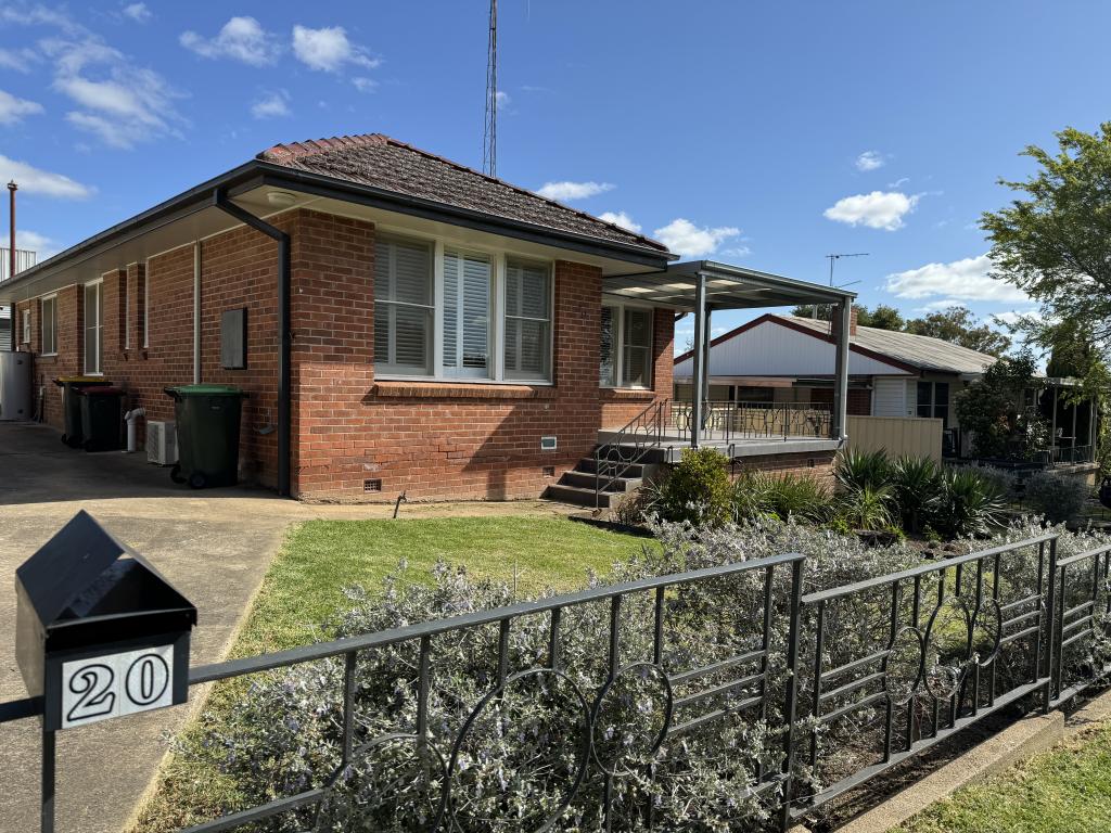 20 Karabah Ave, Young, NSW 2594