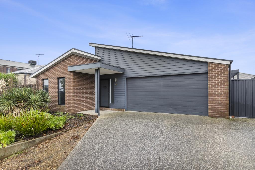 37 Tannin Way, Waurn Ponds, VIC 3216