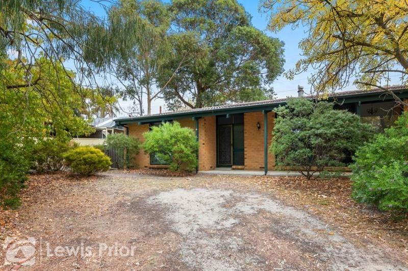 10 Ebor Cres, Aberfoyle Park, SA 5159