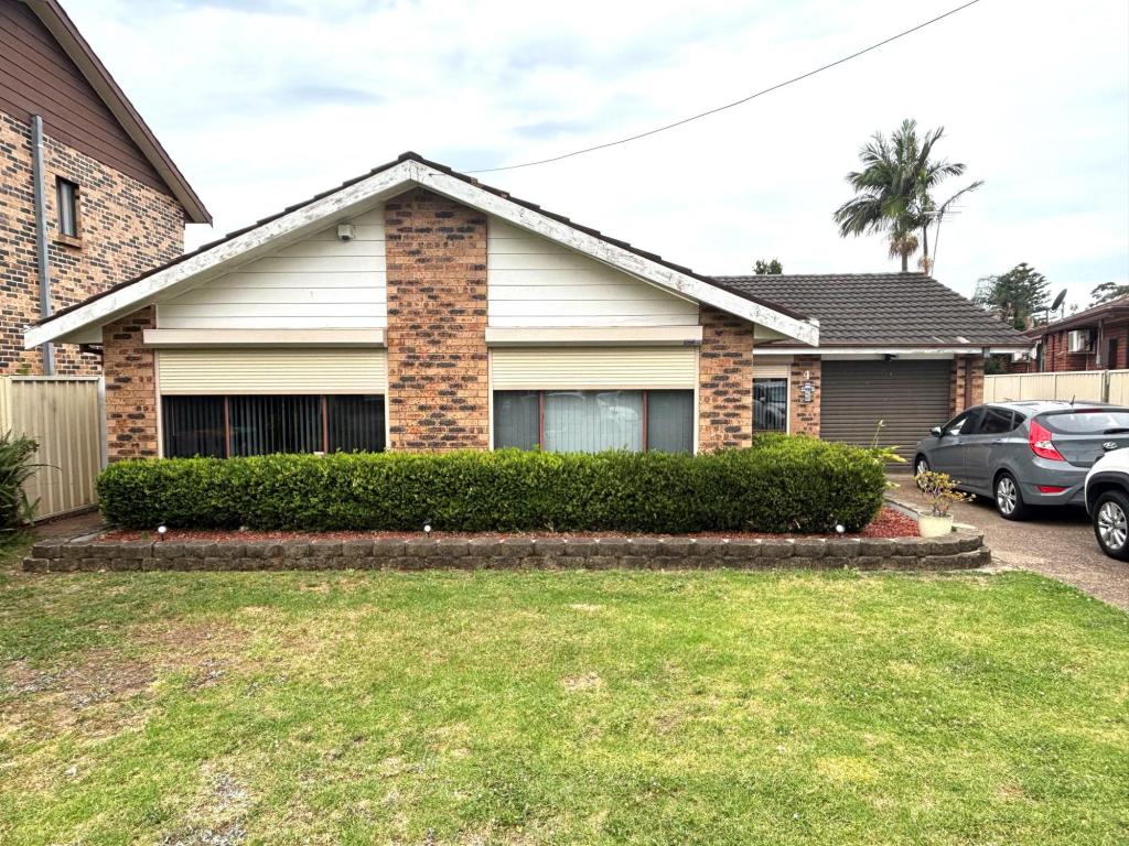 4 Cash Pl, Prairiewood, NSW 2176