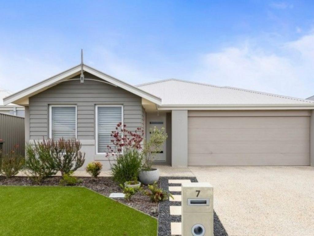 7 Manila Rd, Clarkson, WA 6030