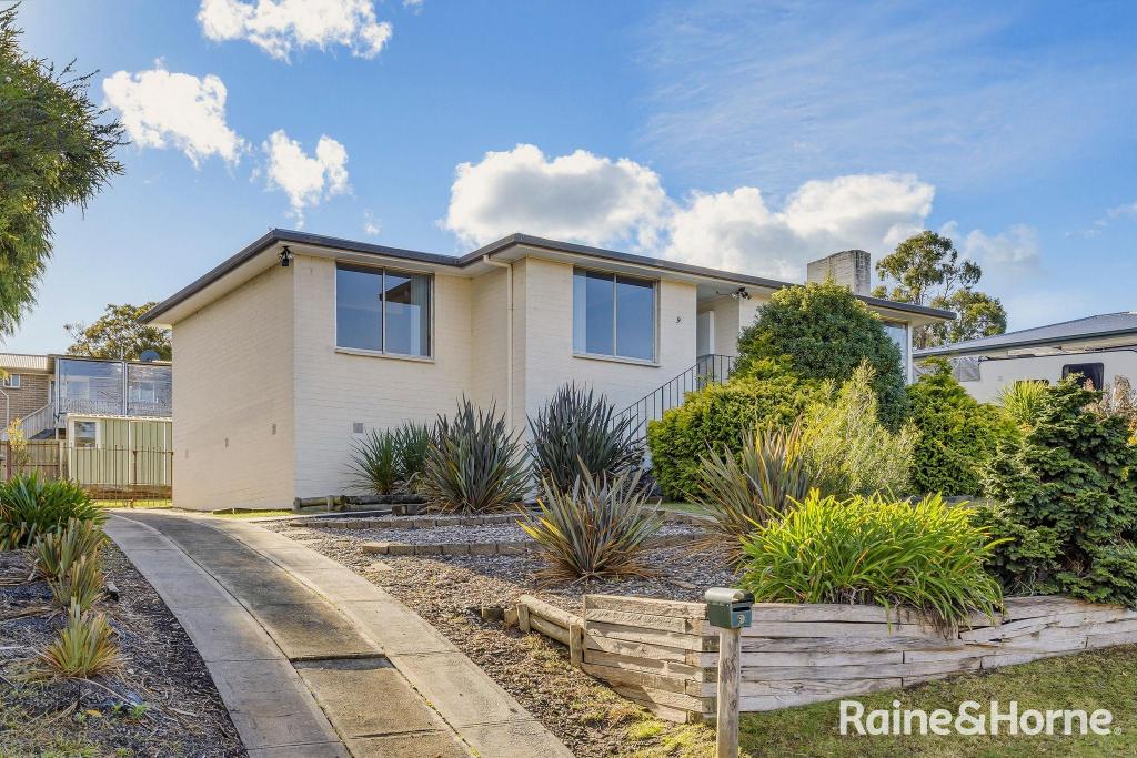 9 Waratah St, Kingston, TAS 7050