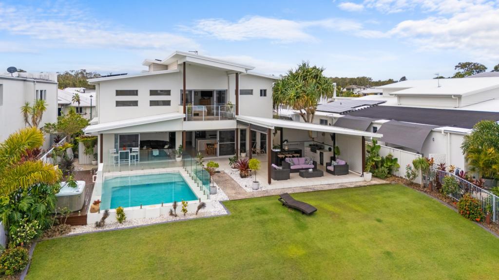 8 North Point Cres, Pelican Waters, QLD 4551