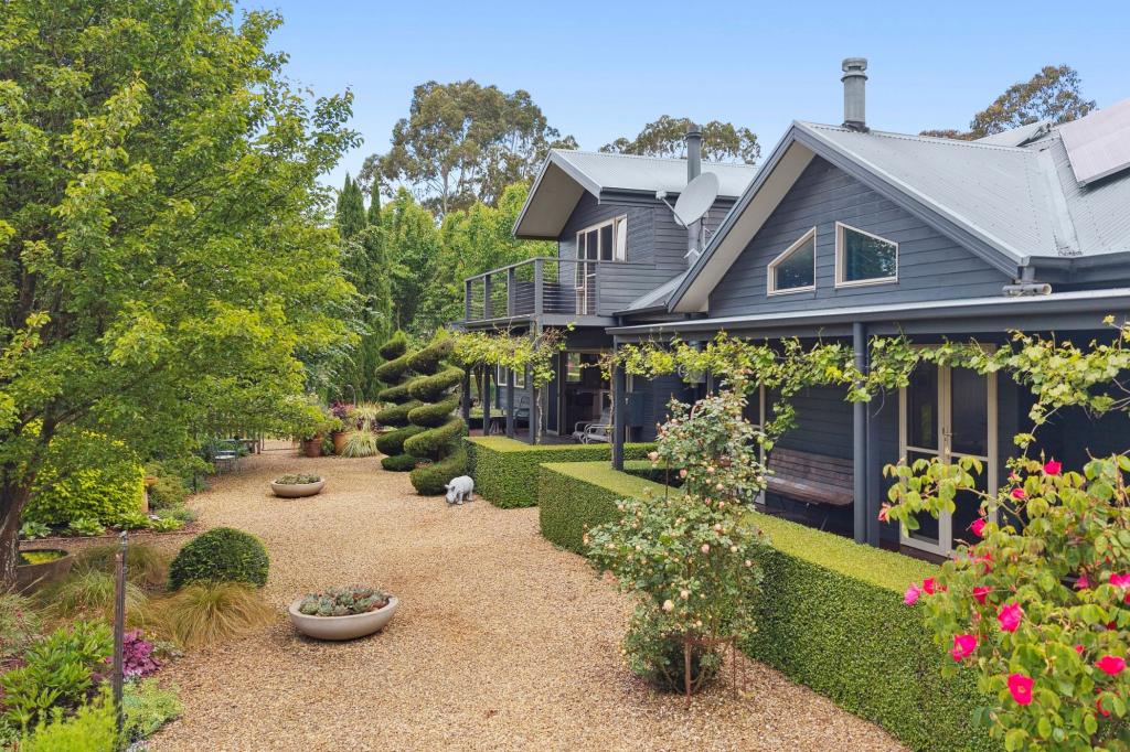 490 Dean-Mollongghip Rd, Mollongghip, VIC 3352