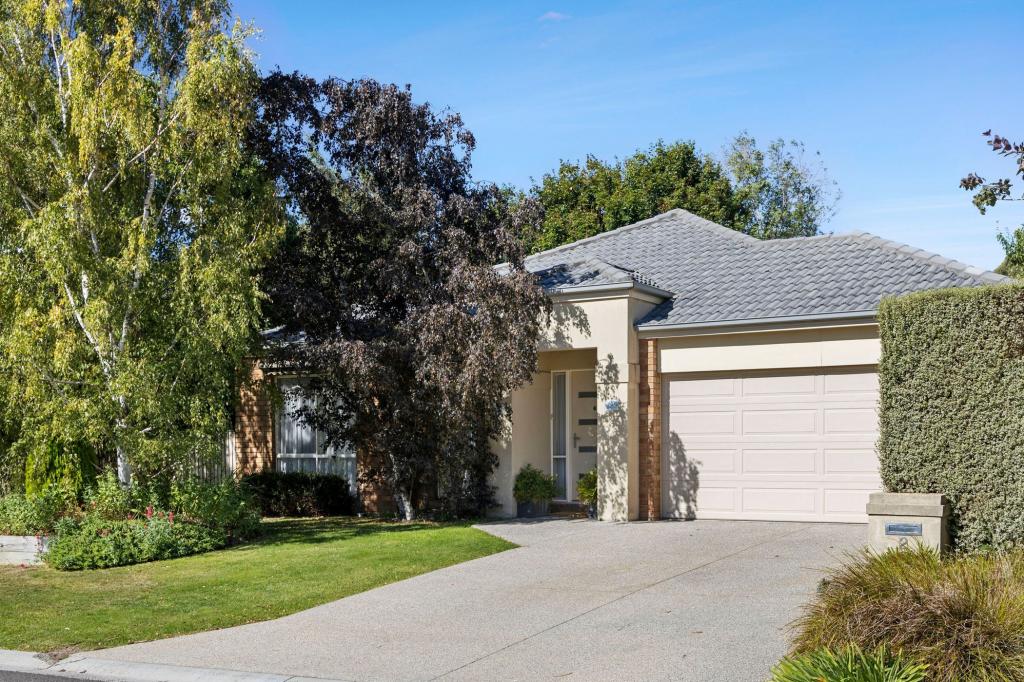 2 ROXANNE CT, WOODEND, VIC 3442
