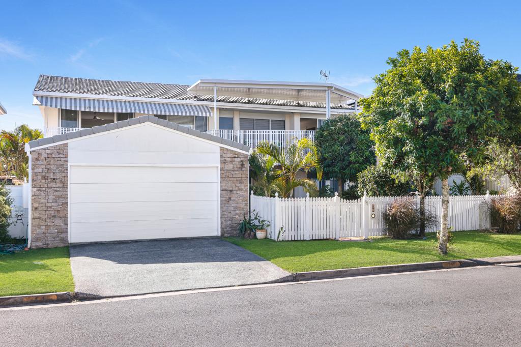 11 Shoveller Ave, Paradise Point, QLD 4216