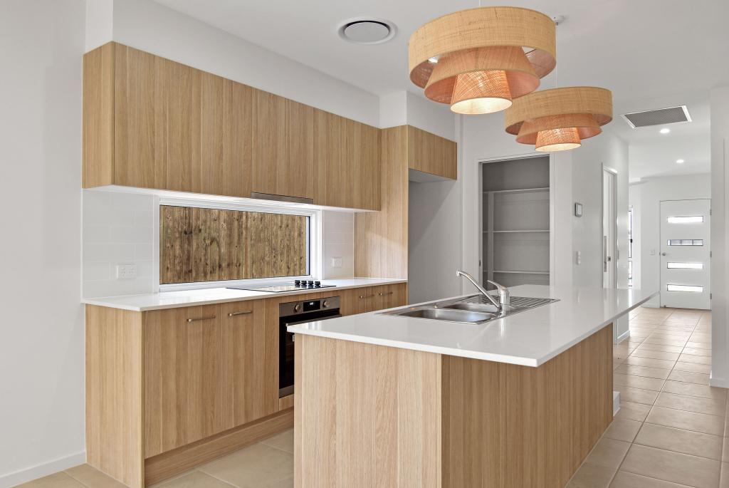 6 Torbreck St, Banya, QLD 4551