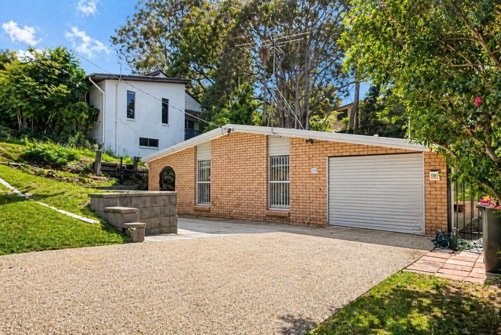 19 Neptune St, Chapel Hill, QLD 4069