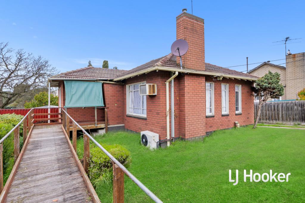 51 PAPERBARK ST, DOVETON, VIC 3177