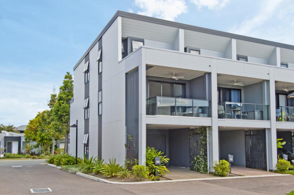 32 Outrigger Cct, Hope Island, QLD 4212