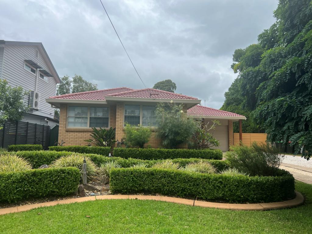 17 LOWE CRES, ELDERSLIE, NSW 2570