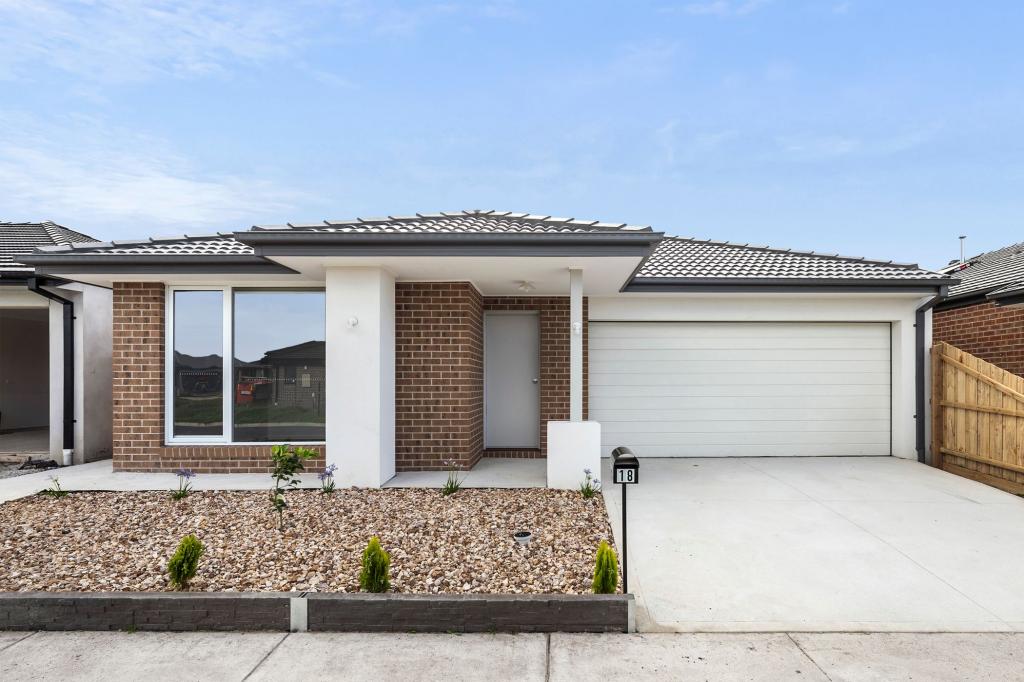 18 Magnolia Cres, Beveridge, VIC 3753