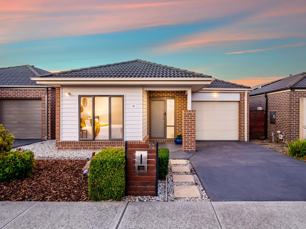 10 Chantenay Pde, Cranbourne North, VIC 3977