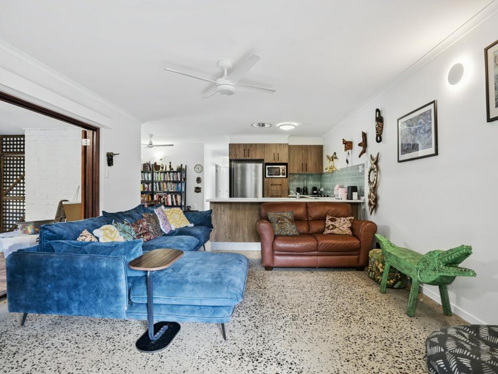 1 Granadilla St, Holloways Beach, QLD 4878