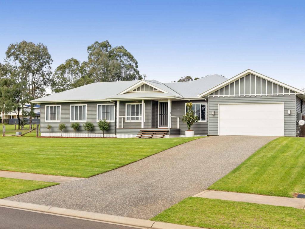 33 Bass St, Cabarlah, QLD 4352
