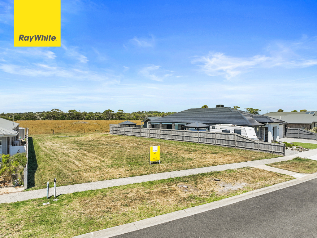 62 MEANDERRI DR, INVERLOCH, VIC 3996