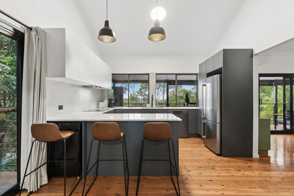 168 Plucks Rd, Arana Hills, QLD 4054