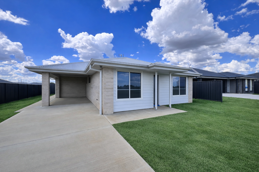 2/15 Bond St, West Tamworth, NSW 2340
