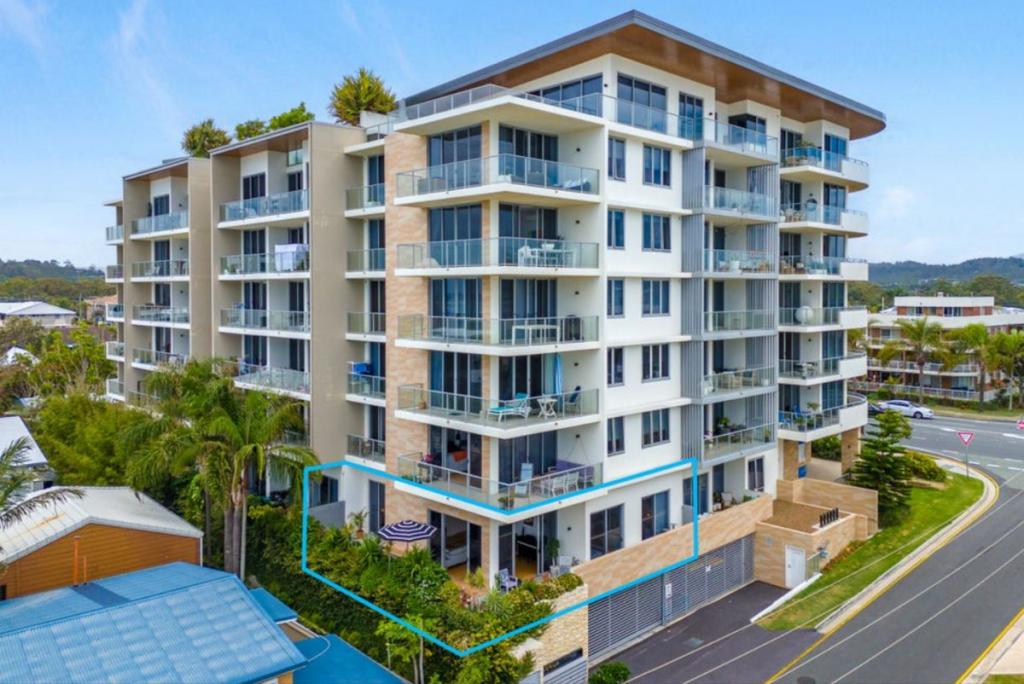 2/10 Third Ave, Palm Beach, QLD 4221