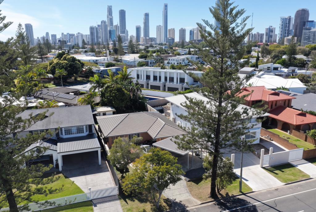 45 SALERNO ST, ISLE OF CAPRI, QLD 4217