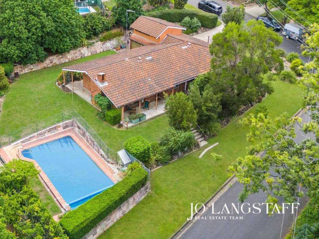 42 Gubberley St, Kenmore, QLD 4069