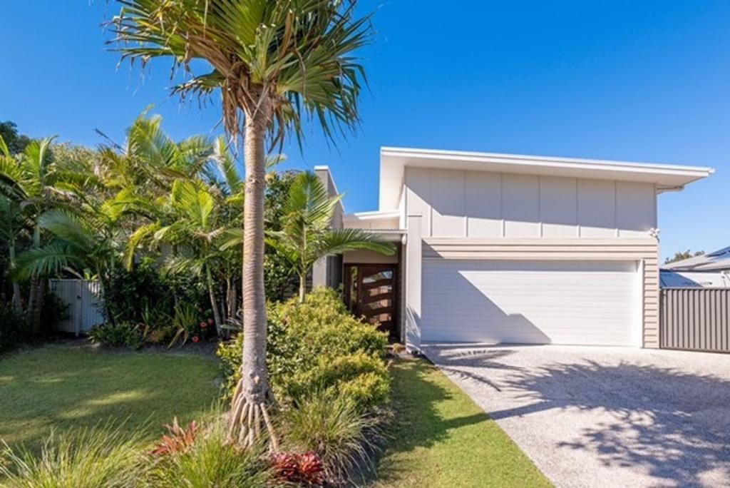 8 KOOPA PL, PELICAN WATERS, QLD 4551