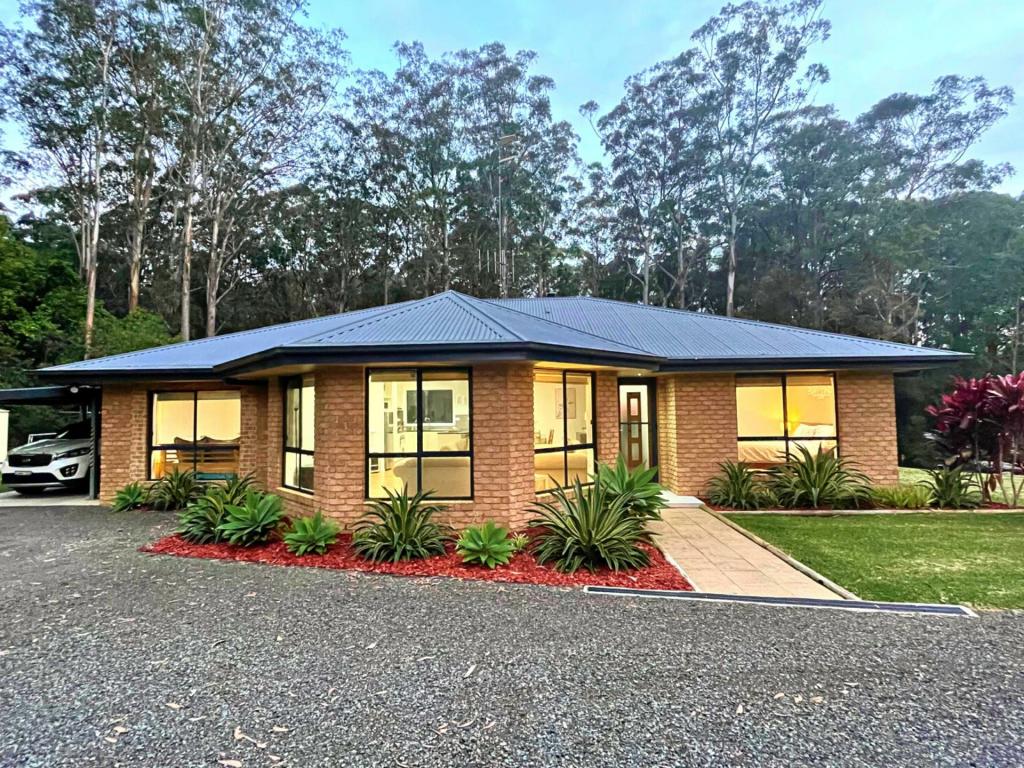 11 Rainforest Dr, Mitchells Island, NSW 2430