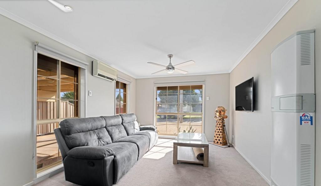 10 Songlark Cres, Werribee, VIC 3030