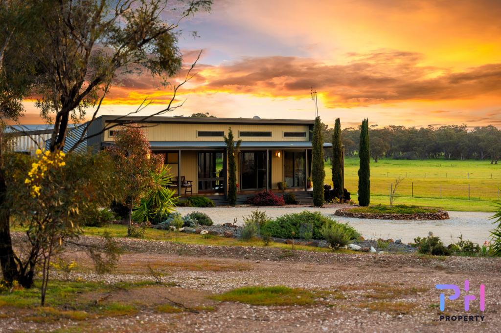 25 MUNRO RD, NEILBOROUGH, VIC 3570