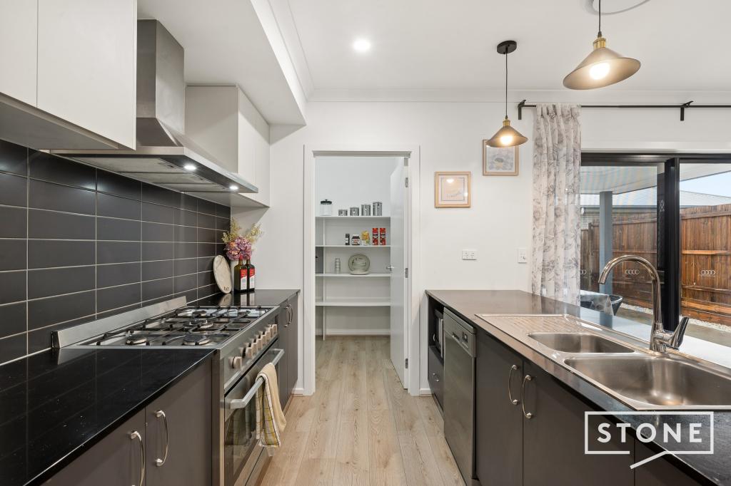 33 LOVAGE ST, GREENBANK, QLD 4124